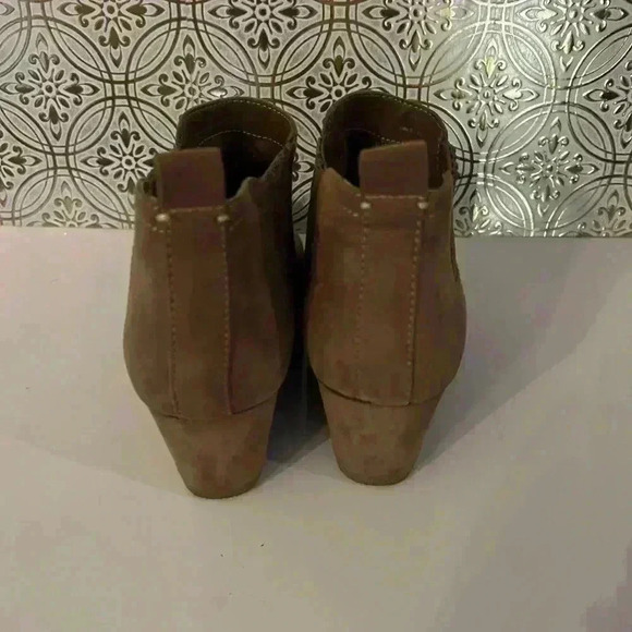 DV8 Dolce Vita Brown Suede Wedge Boots . Size 9. Gently used. - Picture 4 of 5